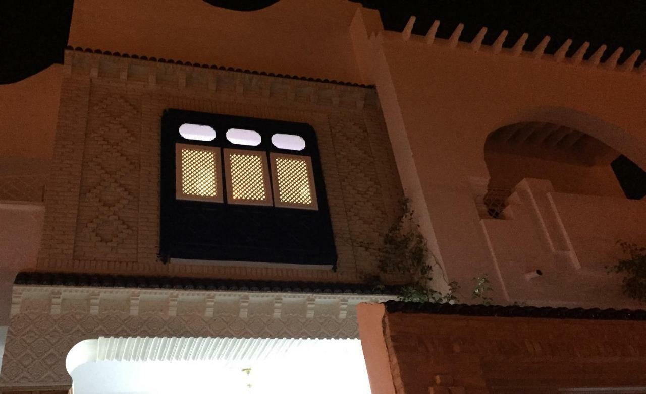 Dar Ezzahra Villa โทเซอร์ ภายนอก รูปภาพ